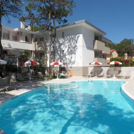 Apartment With A Pool And Hot Tub In A Quiet Area
