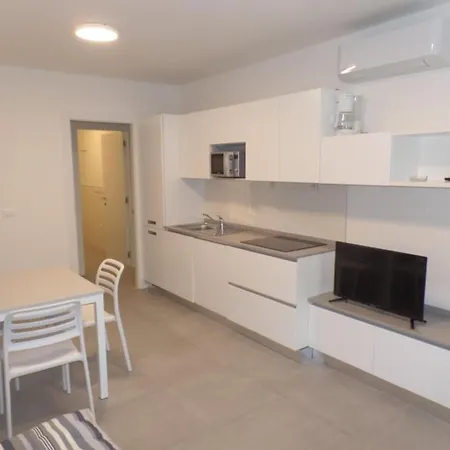 Apartment With A Pool And Hot Tub In A Quiet Area Bibione