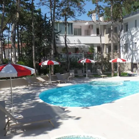 With A Pool And Hot Tub In A Quiet Area * Bibione