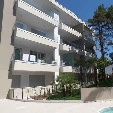 Apartment With A Pool And Hot Tub In A Quiet Area *
