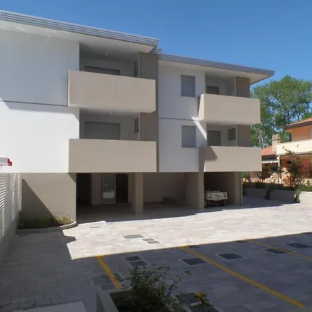 With A Pool And Hot Tub In A Quiet Area Apartment Bibione