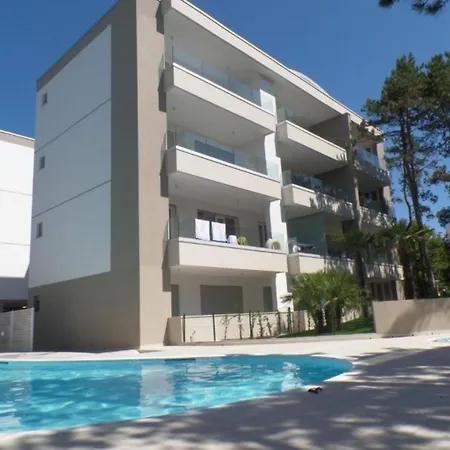 With A Pool And Hot Tub In A Quiet Area Bibione