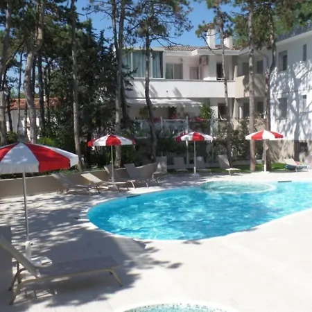 With A Pool And Hot Tub In A Quiet Area * Bibione