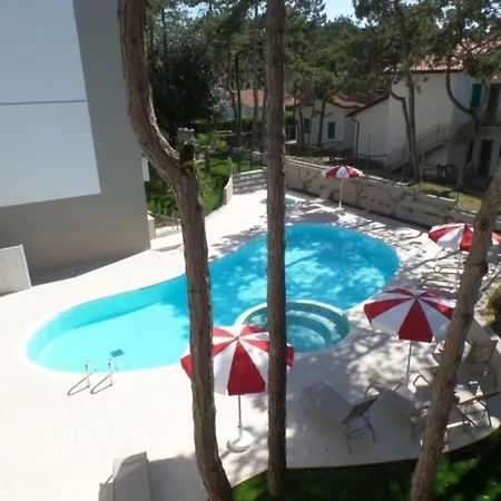 With A Pool And Hot Tub In A Quiet Area * Bibione
