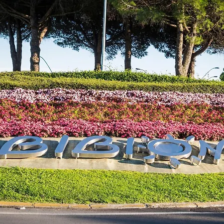 With A Pool And Hot Tub In A Quiet Area * Bibione