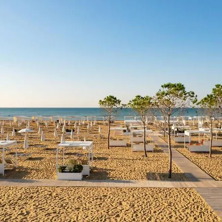 With A Pool And Hot Tub In A Quiet Area * Bibione